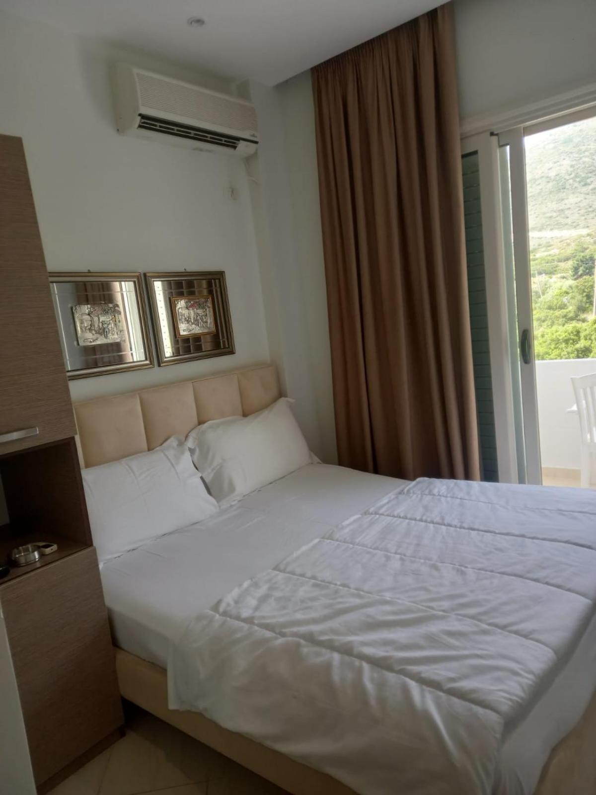 Hotel Relax Dhërmi Екстериор снимка