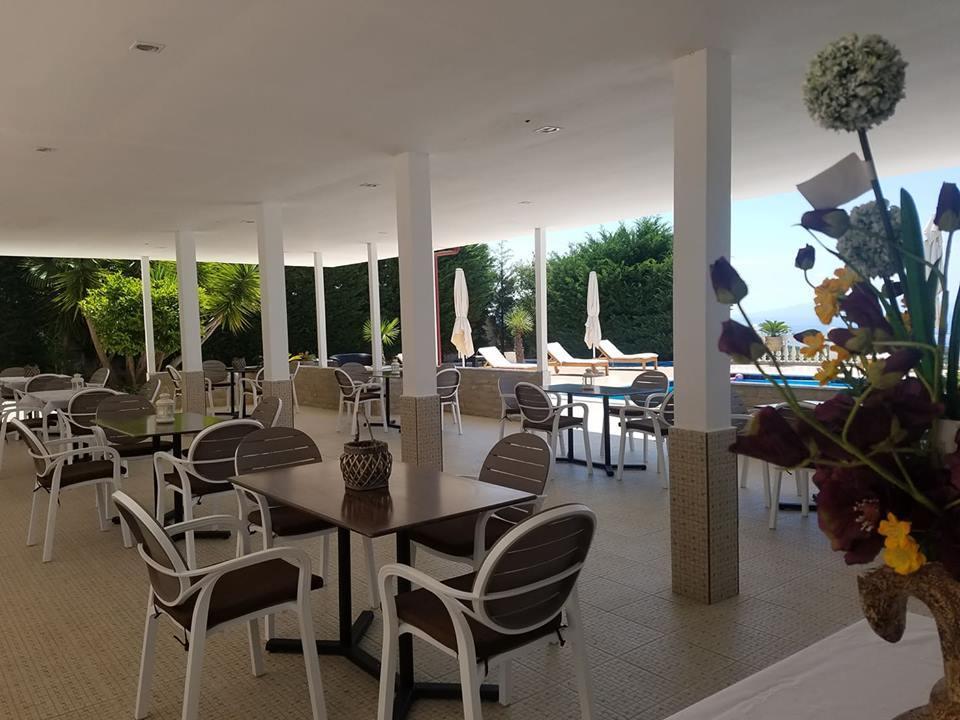 Hotel Relax Dhërmi Екстериор снимка